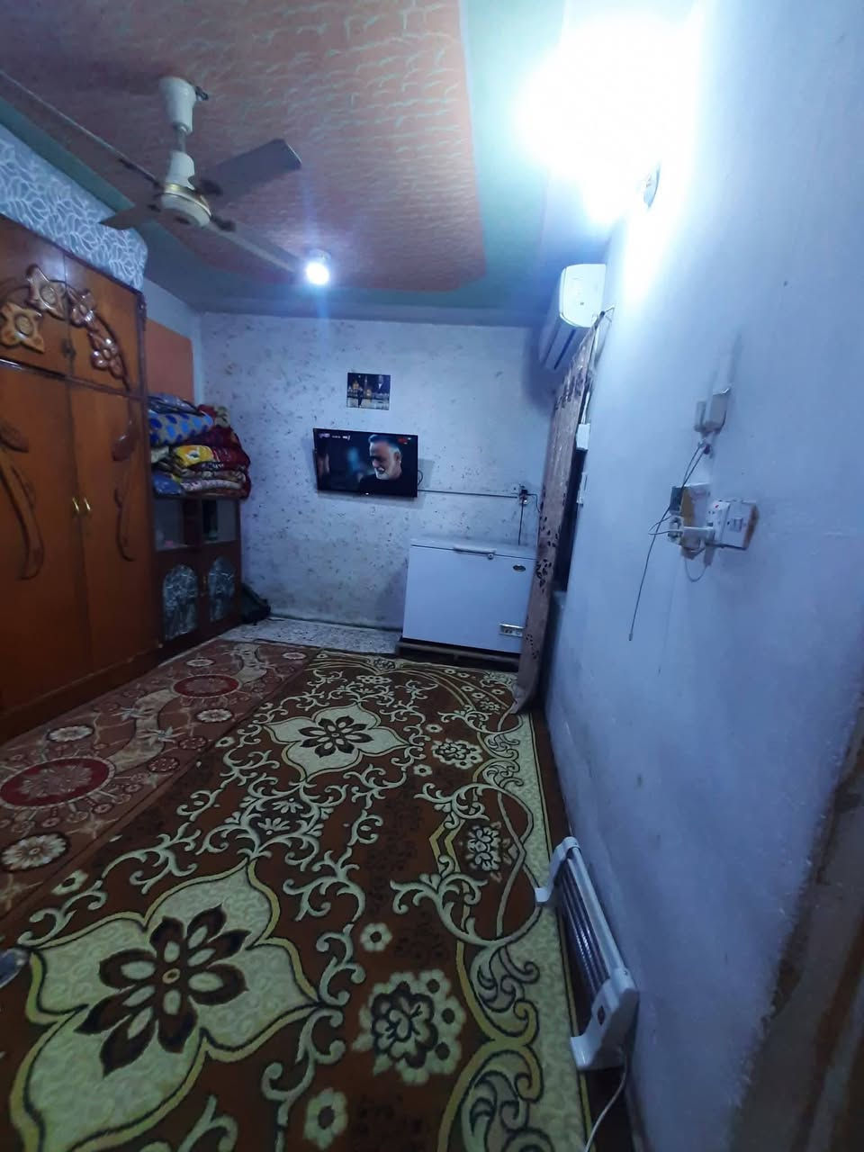 اسلام عليكم
بيت للبيع مساحه ١٠٠م قاط ونص سند 25 جاهز كاشي وسراميك سعره 70 وبيه مجال للاستفسار اتصل ***********
