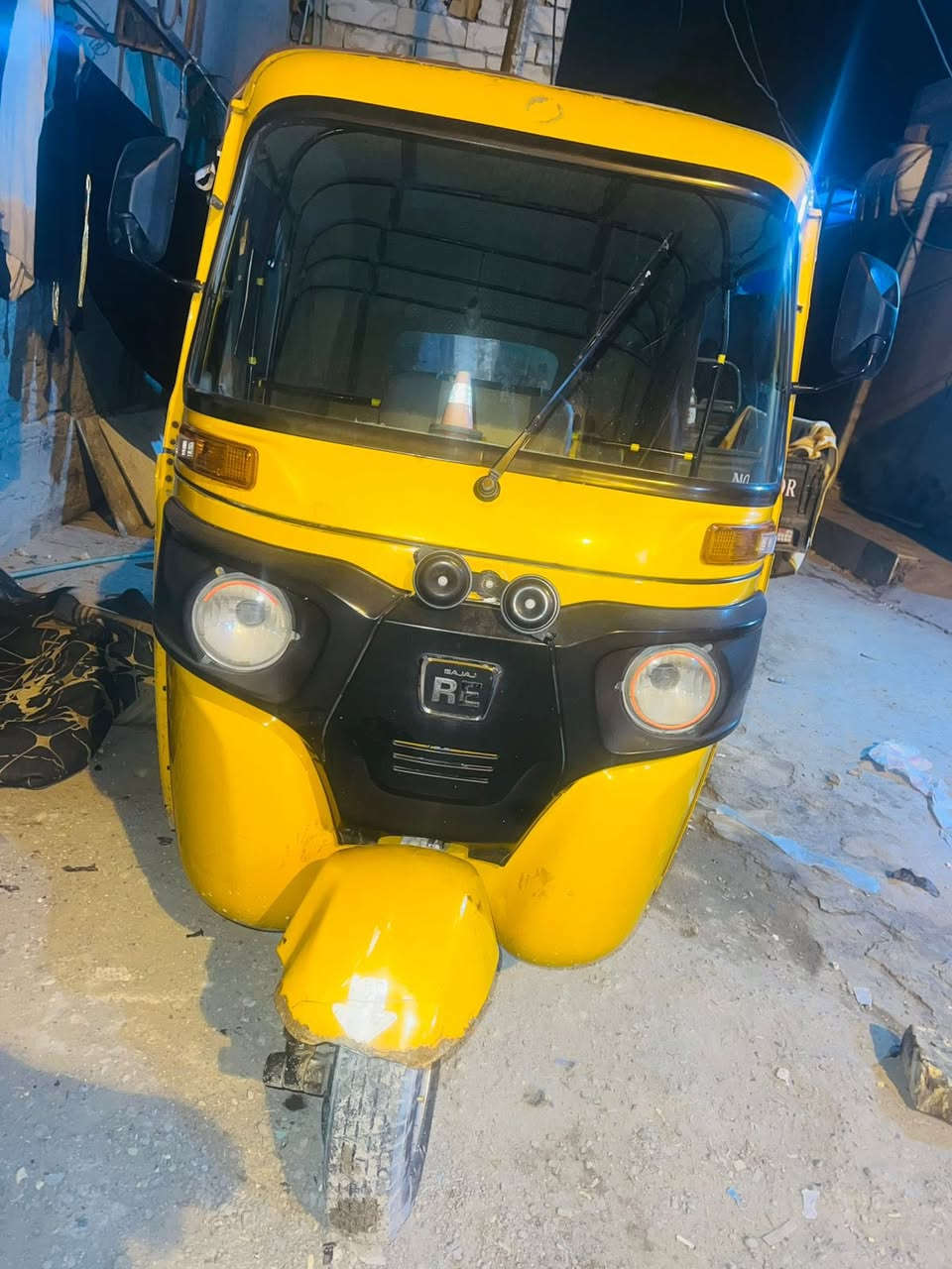 سلام عليكم تكتك البيع مديل 21 
مكينه مفتوحه سنويه ورقم 
تكتك شوف العين كبلك 
بيه ضربه بل صفحه يم الباب 
مكاني البصره العاليه
السعر 6100 بيه مجال حك الجيه  
رقم الهاتف ***********
