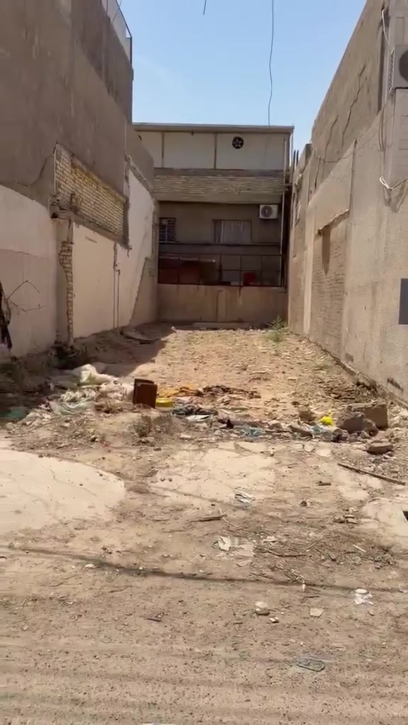 السلام عليكم قطعة ارض للبيع على شارع ١٢ متر مساحة القطعة ١٥٥ متر جبهة ستة وربع من ارخص القطع بالسيديه الاتصال ع الرقم***********
