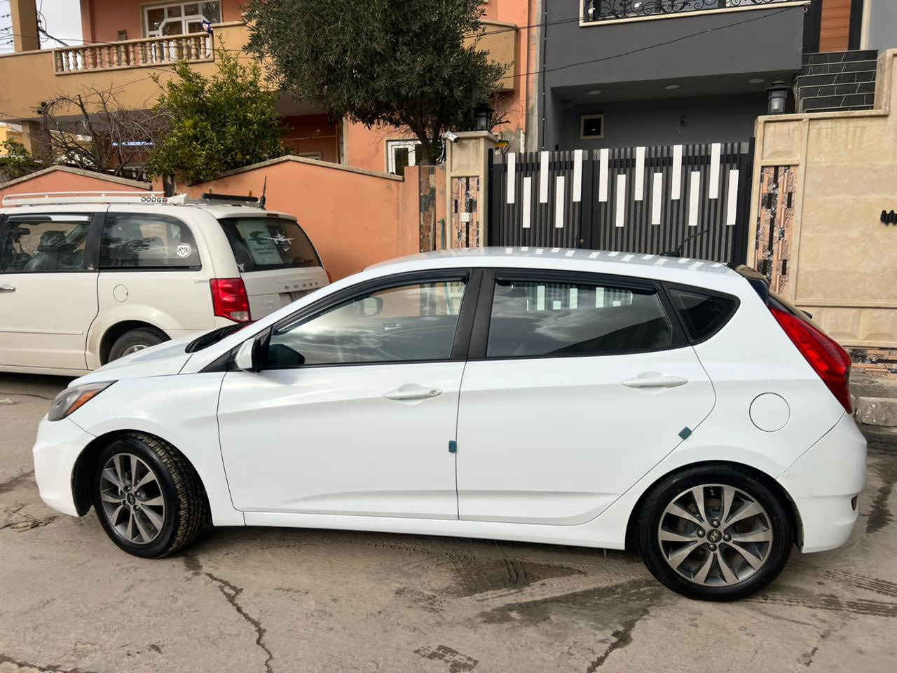 السلام عليكم          للبيع.             وارد امريكي          اكسنت 17 

السياره بسمي وبيها كوبون 
صبغ فقط بوند رش بدون معجون 
تحكمات استيرن طغم تايات اجداد 
عليها ادامه كامله 

ماشيه 113 ميل 
‎محرك 16 GDi
سعرها 108 وبيها مجال 
مكاني موصل 
الرقم : ***********
