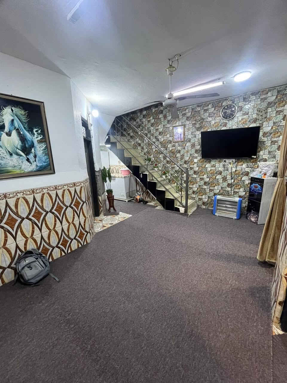 السلام عليكم
بيت للبيع حي المنتظر طابقين 

يحتوي على ثلاث غرف 

وصالة وستقبال ومطبخ 

وصحيات ثلاث 

١٠٠م مربع 

كامل من كلشي 

ملاحظة 

البيت معة هدية كاونتر وتخم كامل 

للستفسار 

***********

/

***********
