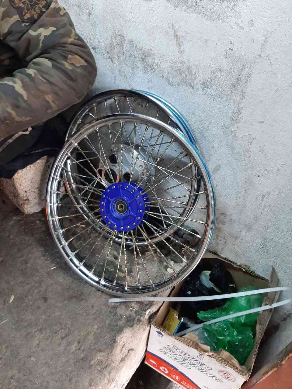 تعميره بعد مامطبكه بس تطبك كلو جديد بس المكينه مستخدمه 99999وحش الشارع شرط تحريكه ومعدل كلجات جدد لون احمر ومنسق مكاني موصل حي التنك السعر 480الف وبيها مجال للشراي يدلل الموشراي لايتعبني رحمه لوالديكم ***********
