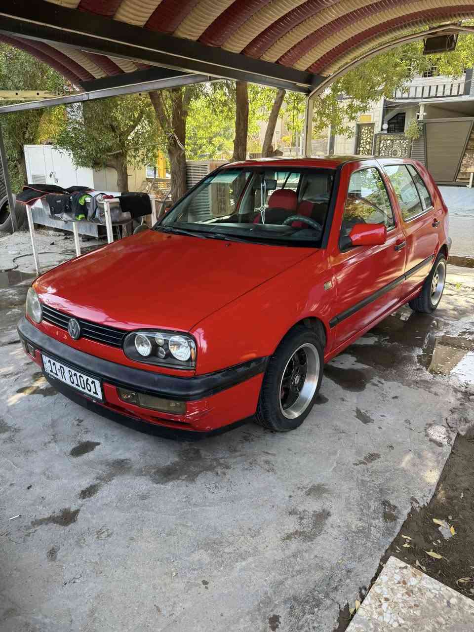 سلام عليكم 
سياره كولف 1992
السياره نضافتها نفس الصور
السياره مصبوغه عام بدون حادث او ضربه جماليه
السياره اب اسمي تحويل ثاني يوم
مكاني بغداد
السعر45 وبيها مجال
***********
