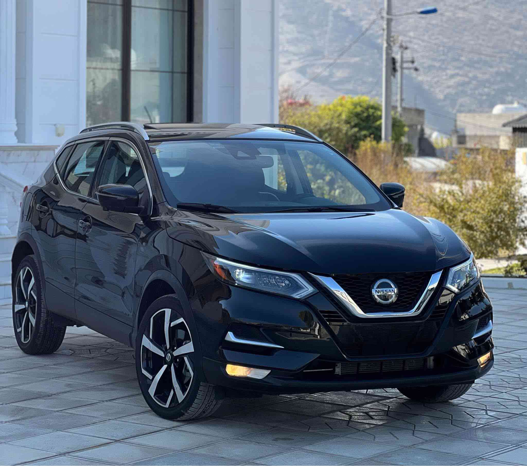 Nissan rogue sl  2022
 نيسان روج سبورت (SL) موديل : 2022
اللون : اسود
عداد المسافة : 30 الف كيلومتر
حجم المحرك : 2.0L (4.سلندر)
ملاحظة السيارة : 2 باب طرف سايق بيها صبغ 
المواصفات :  𝐒𝐋 
فـــول فـــول مـــواصفـــات 1/1
فتحة سقف سلايد
 بصمة ابـــواب 
بصمة تشـــغـــيل 
تشغيل عن بعد : 𝐑𝐄𝐌𝐎𝐓𝐄 𝐒𝐓𝐀𝐑𝐓
شـــاشـــة كبـــير لمس
كـــامـــيرا امامي
كـــامـــيرا جانبي
كـــامـــيرا خلفي
هاند بريك بصمة
اوتو هولد : 𝐀𝐔𝐓𝐎 𝐇𝐎𝐋𝐃 
اوتو ستارات : 𝐀𝐔𝐓𝐎 𝐒𝐓𝐀𝐑𝐓
اوتو ستوب : 𝐀𝐔𝐓𝐎  𝐒𝐓𝐎𝐏
رادار امامي (تحديد مسار)
رادار جانبي  (نقاط عمياء)
رادار خلفي (التحذير من الاصطدام)
حساسات امامي
حساسات جانبي 
حساسات خلفي 
نظام : 𝐄𝐂𝐎
نظام : 𝐍𝐎𝐑𝐌𝐀𝐋
نظام : 𝐒𝐏𝐎𝐑𝐓
كشنات جلد
كشنات كهربائي
كشنات هيتر
كشنات خزن
تحكمات استيرن
استيرن هيتر
تـــبريـــد لمـــس 
تـــبريـــد مـــركـــزي 
لايتات ليـــLEDـــد زينون بيلادي
بكلايتات ليـــLEDـــد بيلادي
ويــــل كــــروم 
مرقم اربيل جديد
بعد هواية مواصفات…
‏‎تفاصيل اكثر الاتصال علی ارقام التاليه 
‏ WhatsApp - Vibir‏‎‏‎‏
☎️ ***********
       *********** 
عنوان📍اربيل / سوران
‏ أربيل, العراق
