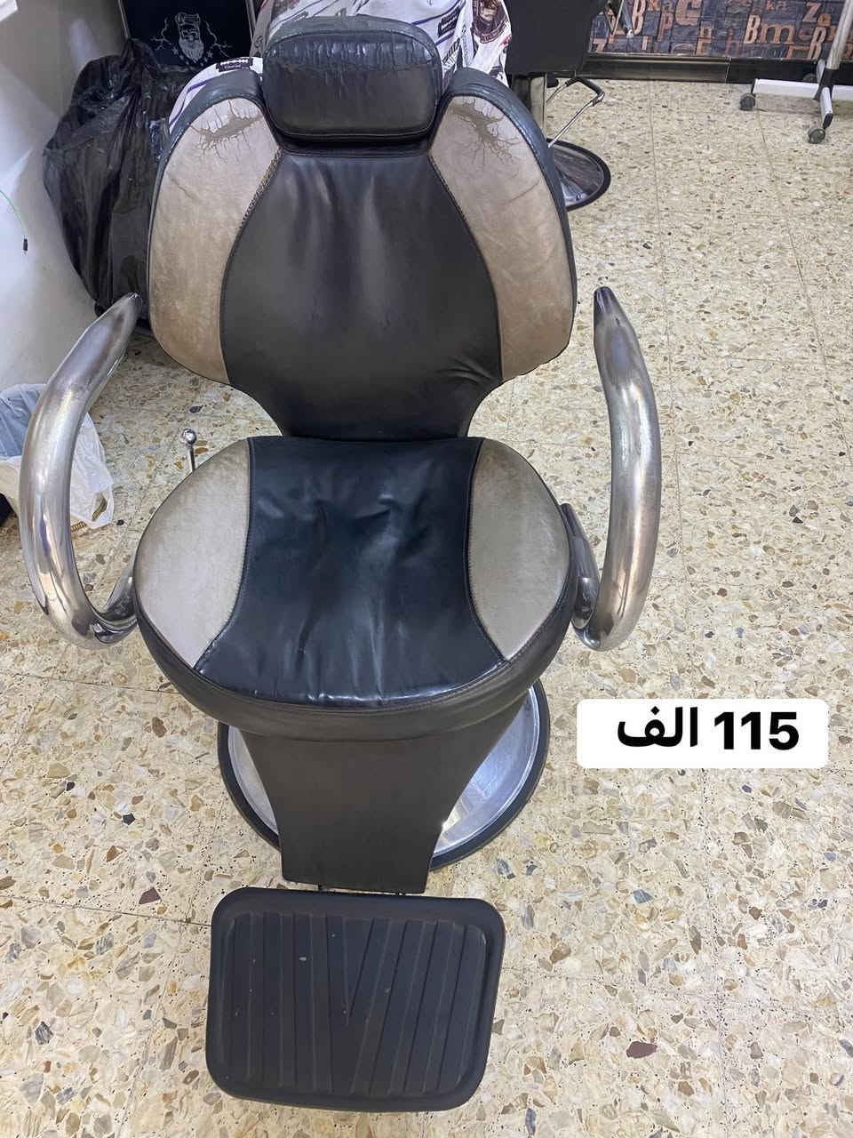 السلام عليكم كراسي مستخدمة للبيع مابيهن اي نقص الجك شغال السعر داخل الصور كل كرسي وسعره  
مكاني بغداد الغزالية 
الرقم : ***********
