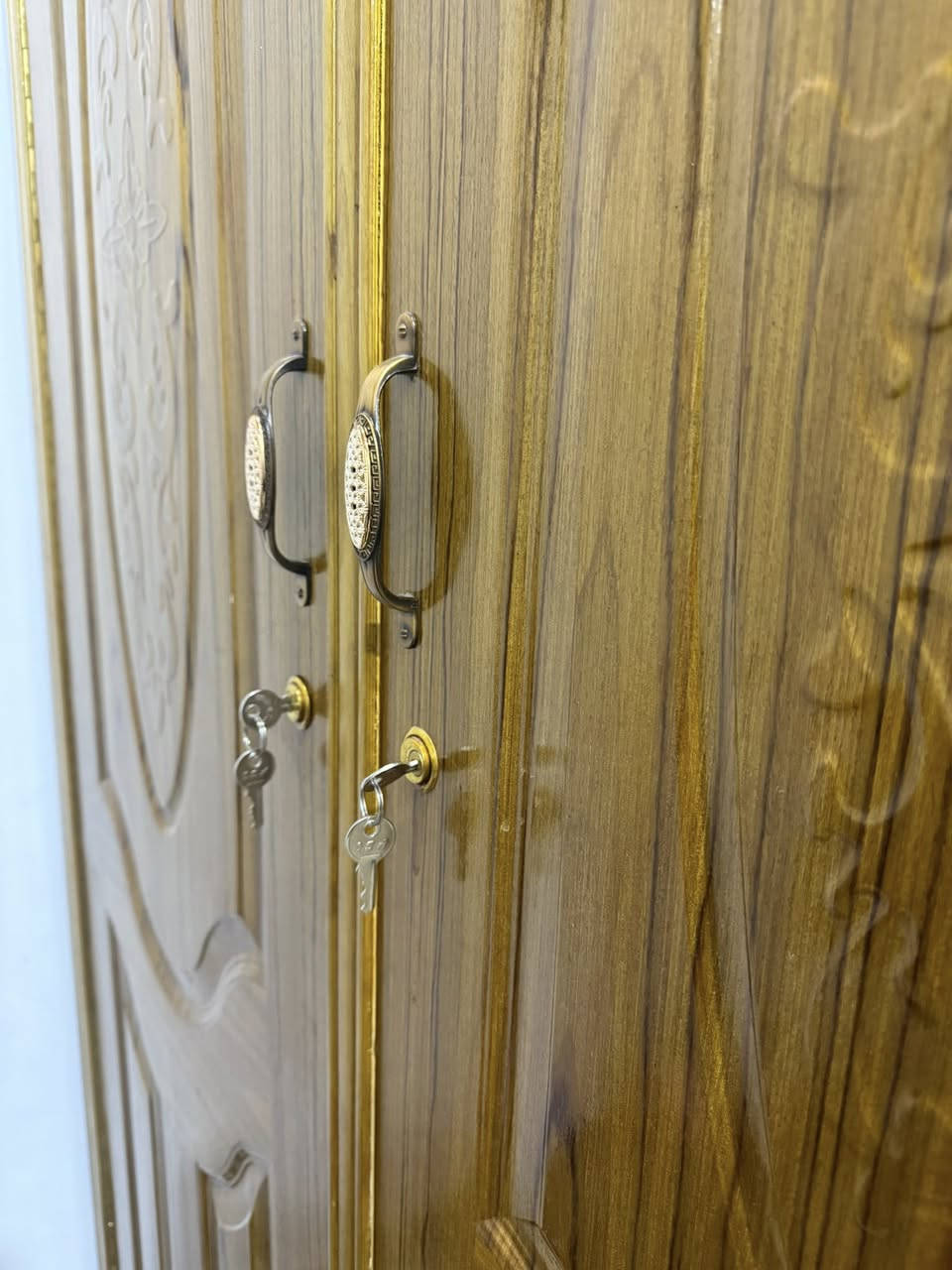 كنتور خشب صاج نوعية زينة بابين مستعمل شهر واحد بس استعمال كولش قليل ونظافة ١٠٠٪؜ والصور والفيديو واضح كولش السعر ١٠٠ وبي مجال للاستفسار *********** عنوان القبلة
