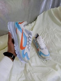 احذية • مقاسات ٤١-٤٥ • كرتون ٤٠ زوج