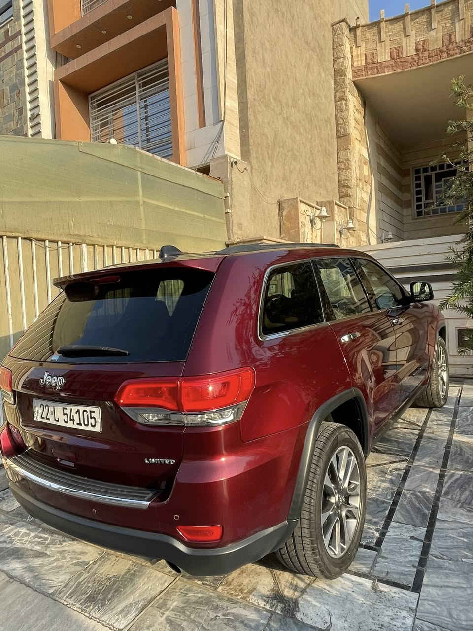 السلام عليكم
للبيع جيب 2018 هيمي 5.7كلين تايتل كندي 
ماشيه ٧٥ الف كيلو 
للاستفسار ***********
