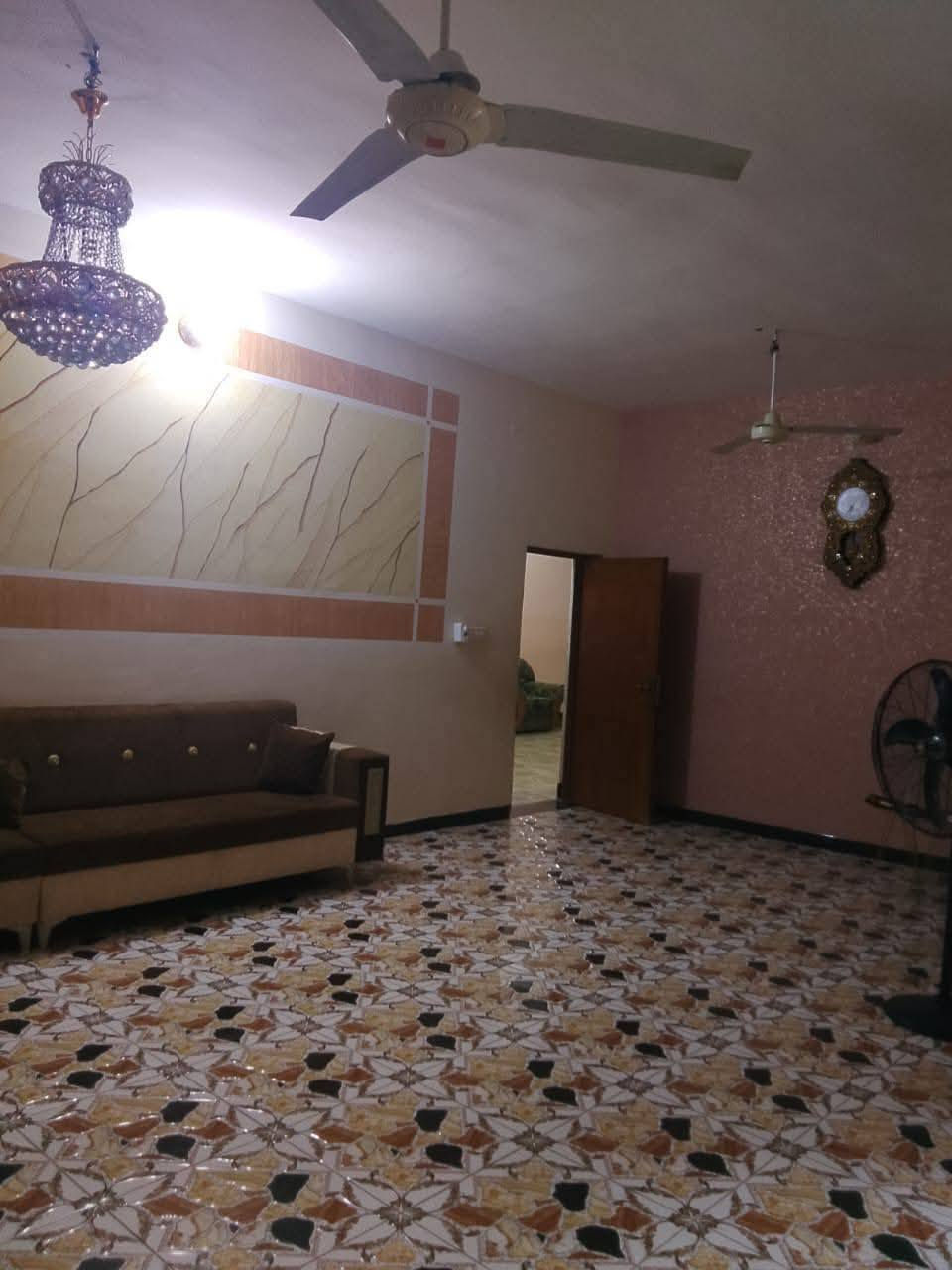 مكلف بلنشر ☺️
بيت للبيع  في حي الرساله قرب مدرسه الخليل مساحه 420م طابقين بناء قبل الأحداث الأخيرة ركن على شارع 12وشارع فرعي 8م يحتوي على 5غرف نوم واستقبال وصاله ومطبخ وحديقة كبيره وكراج سيارات الأرضية كاشي 
السعر 245مليون وبي مجال مسحوب على المصرف العقاري باقي تسديد 83مليون للمصرف للاستفسار مراسلتنا على الخاص او الاتصال على الرقم التالي ***********
