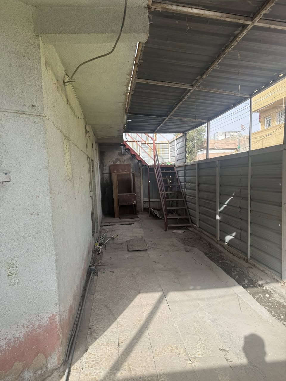 هيكل للبيع ‼️(ركن )‼️
المساحة الكلية 78 متر  
الواجهة ٧:٥٠م والنزال ١٠:٥٠م 

السعر :115 مليون دينار عراقي 

العنوان : الغزالية _ شارع الضغط _ مقابيل جامع امام الصادق (ع)

للتواصل :***********
