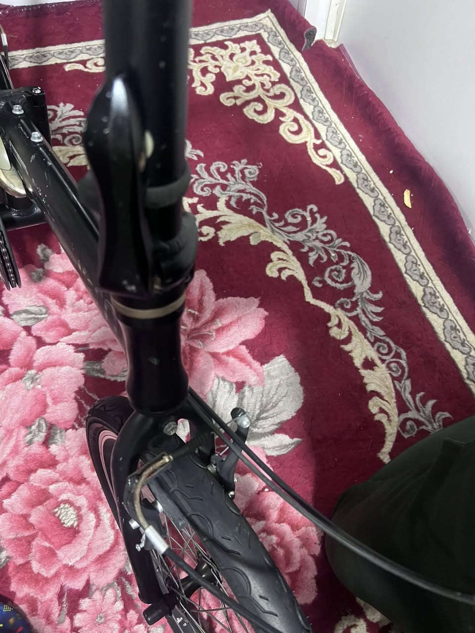 سلام عليكم بايسكل حجم عشرين النوع ياباني بايسكل يطبك مال باله جديد رقم الهاتف:*********** السعر خاص
