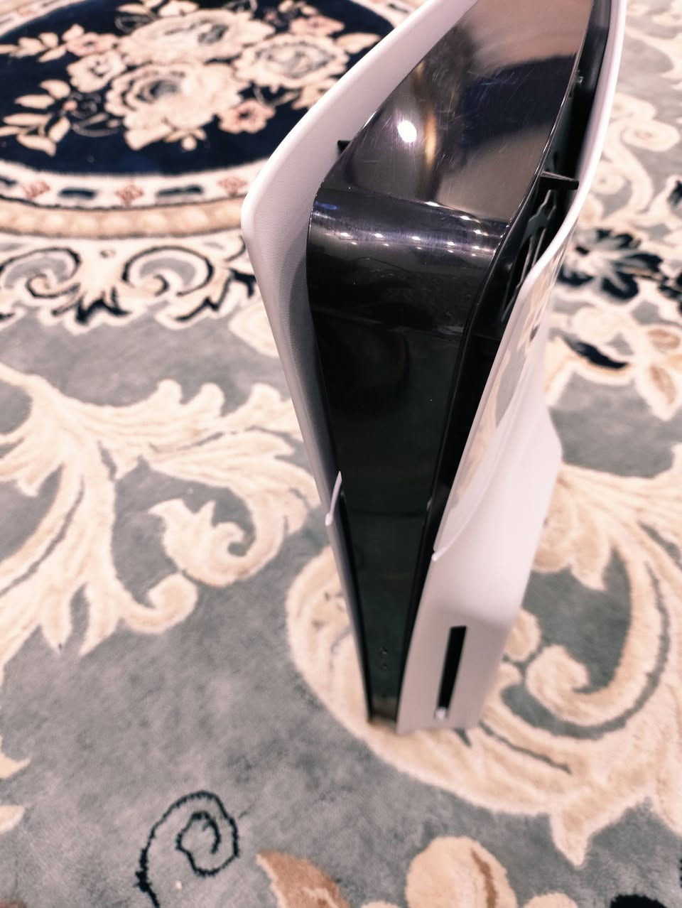 السلام عليكم بلي ستيشن 5 سلم نضيف جدا كامل ملحقاته وياه كارتونته الداخله الجيس بعده مغلف بي لا اكلك مصلح ولا اي شي نفحص بأي محل تريد اخو الجديد مستخدم اقل الشهر للتواصل واتساب***********
