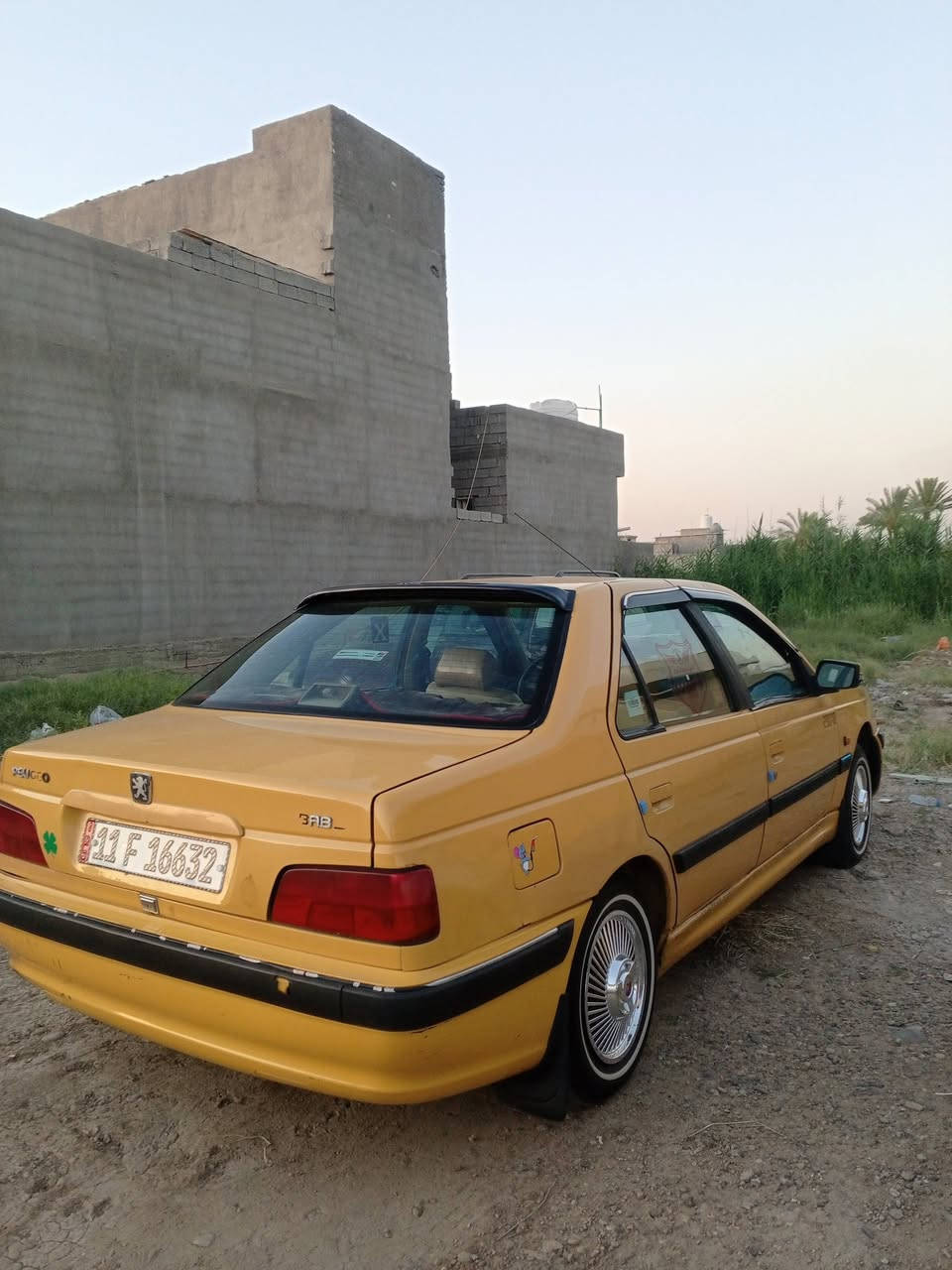 سلام عليكم بيجو بارص موديل 2015 بيه الهلالات الخلفيه وبنيد صبغ بدون دواخل باقي مكفول مكينه وكير وتبريد جدد صدر امامي خلفي تخم تاير كله جديد بسمي رقم بغداد نكليزي  سياره ما متعوبه سعر 38 وبيه مجال رقمي *********** مكان دوره هورجب
