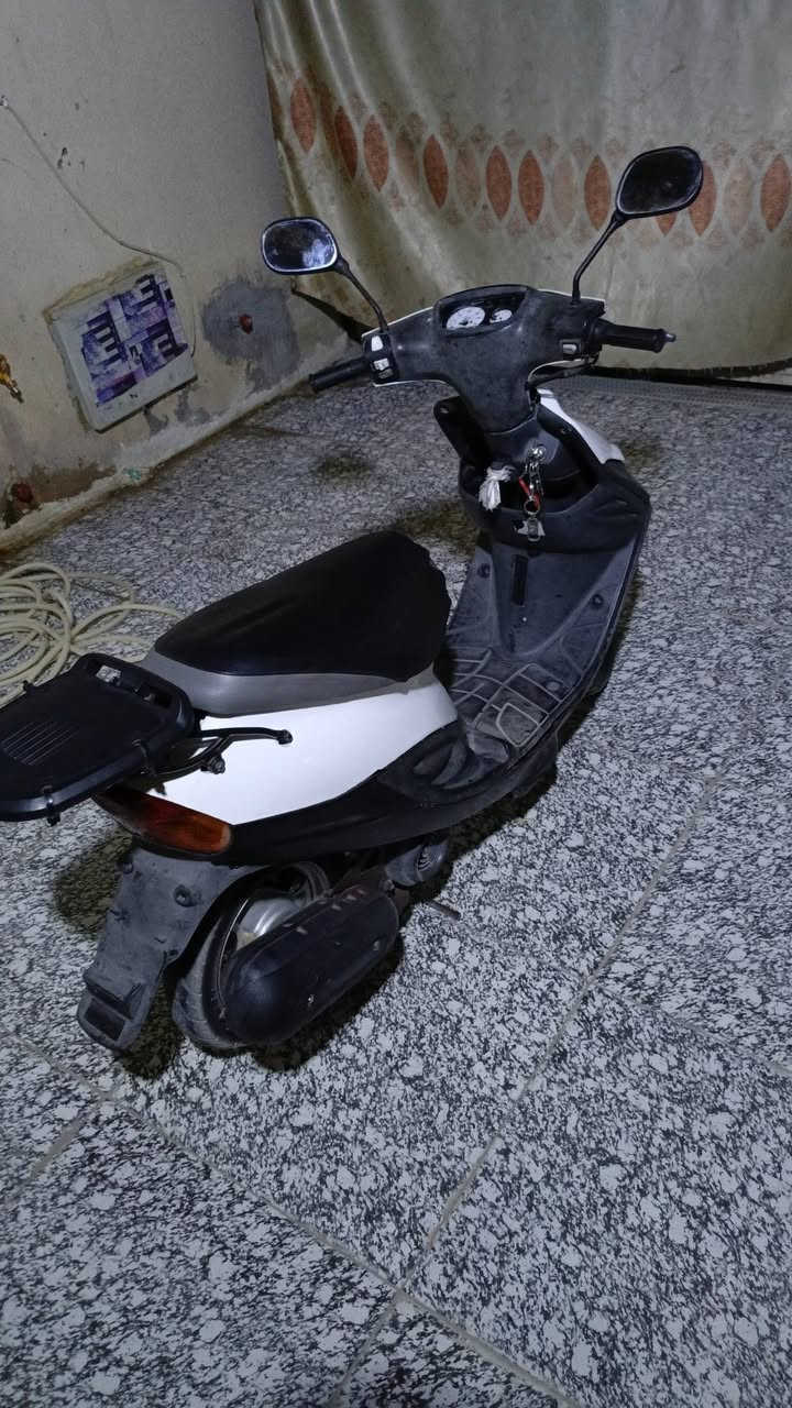 السلام عليكم دراجه بيجي 9زروف دراجه كامله مكمله برغي مامفتوح بيه دراجه حاويه للبيع 900بيه مجال ولونه الاصلي اسود بس كفراته ضامينه محافظين عليهن مكامي ناصريه الاسكان الصناعي شراي يجي خاص او وتساب ***********والمو شراي لايتعبني
