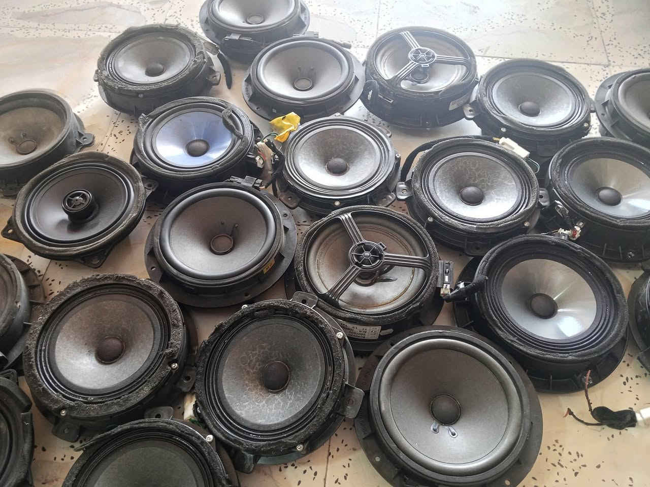 سعر القطعه 10 الف
سماعات حاويه كوري ينشد على اغلب انواع السيارات 
العنوان ديوانية حي الصدر الاول


**إذا كنت صاحب هذا الإعلان وتريد حذفه لأي سبب، رجاءا أرسل رسالة إلى الدعم الفني**