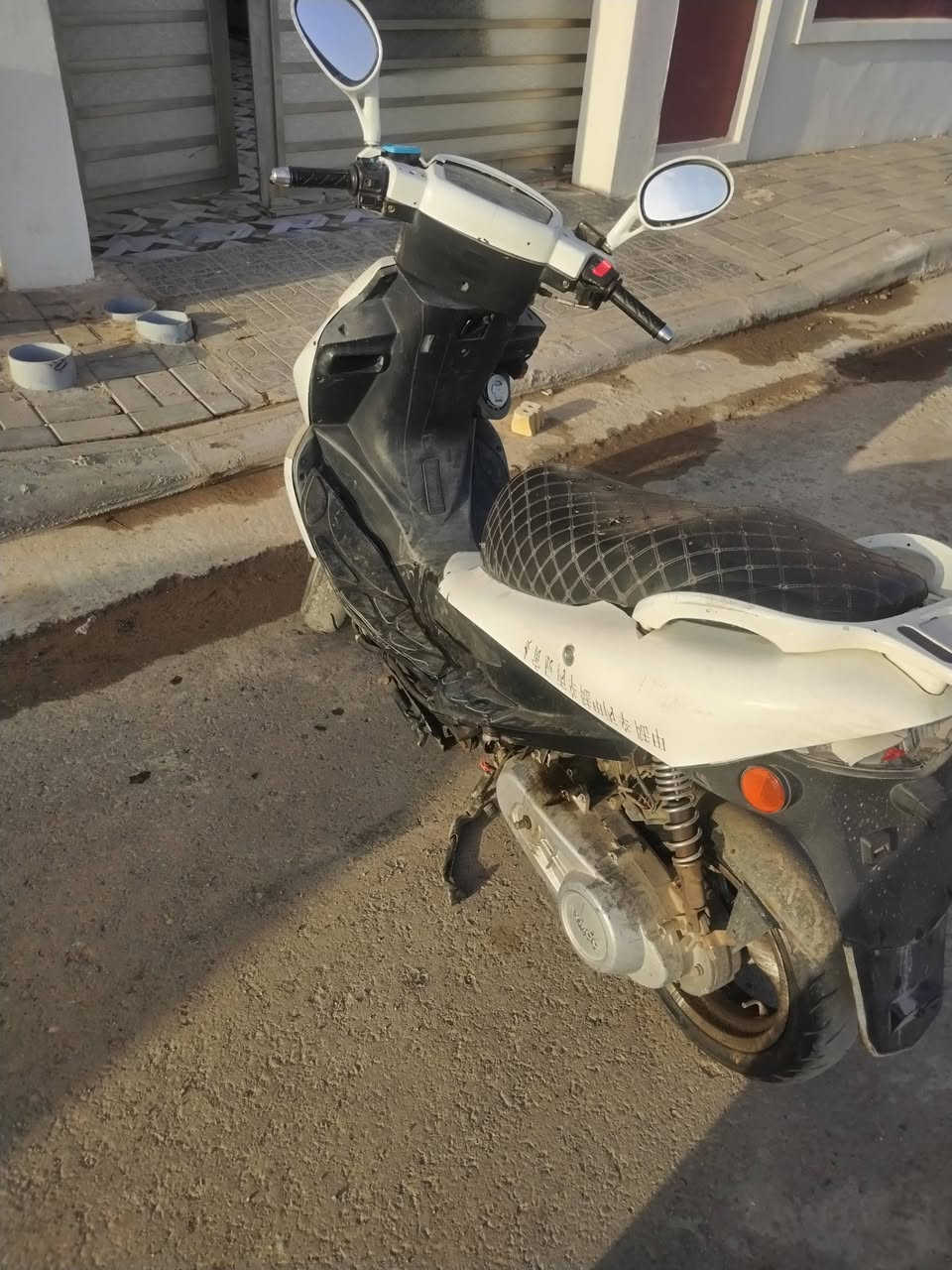 السلام عليكم دراجه للبيع كاين كوم السعر سعر 200 بالرمادي شارع 40 ملعب الصوفيه اذاكم راسي راس اللي يريد يتصل على هذا الرقم ***********
