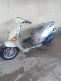للبيع دراجه فله كفاله عامه السعر ٦٧٥ وبيه مجال قليل الاستفسار الاتصال ...