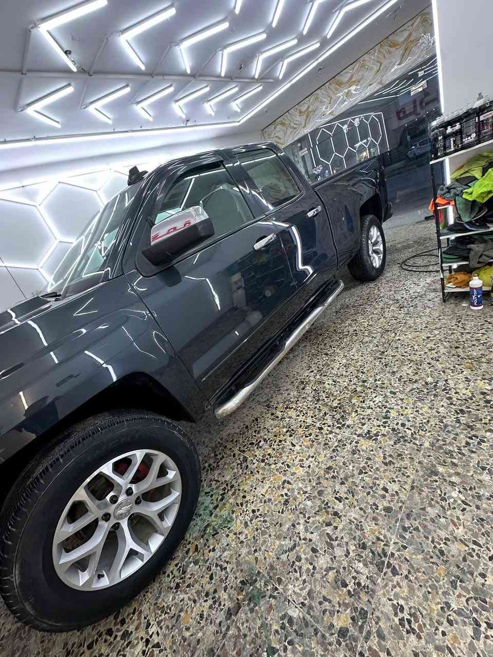 سلام عليكم سلفرادو موديل ١٩ رقم بغداد نكليزي بسمي سياره ماشيه ١٣٠ مكينه ٥٣٠٠ مكينه كير تخم تاير كهربائيات صدر نظيف خير من الله مصبوغه حزام كلير وسونر هم موجود رقم هاتف *********** السعر ١٧٥ واسف على لاطاله
