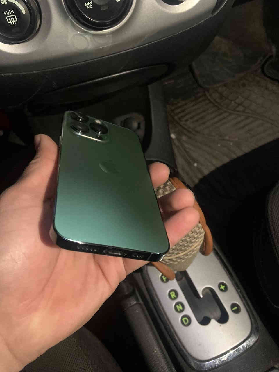 سلام عليكم
ايفون ١٣ برو 

ما مفتوح ما يعبر هواء شرط ضمان

نضافه فولجلخ ما بي

ذاكره 256

بطاريه84 بلادي ما يصعد

السعر560بي مجال حك جيه بس 

العنوان موصل ايسر حي وحده

خاص مفتوح وا اتصاله***********/***********
