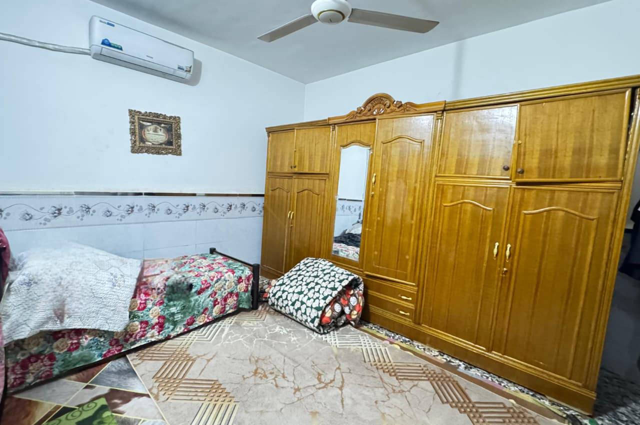 دار للبيع منطقة الزعفرانية دور الشرطة فرع الأول
من صيدلية زينة على كامل الخدمات
ماء، مجاري 
100 متر طابق ونصف
 غرفه فوك سويت كامل بيتونه كبيره و سطح  بناء بلوك
وطابق ثاني طابوق
للاستفسار من صاحب الدار على الرقم:
‎0771 213 2765 واتساب فقط
السعر: 90 مليون بي مجال.
