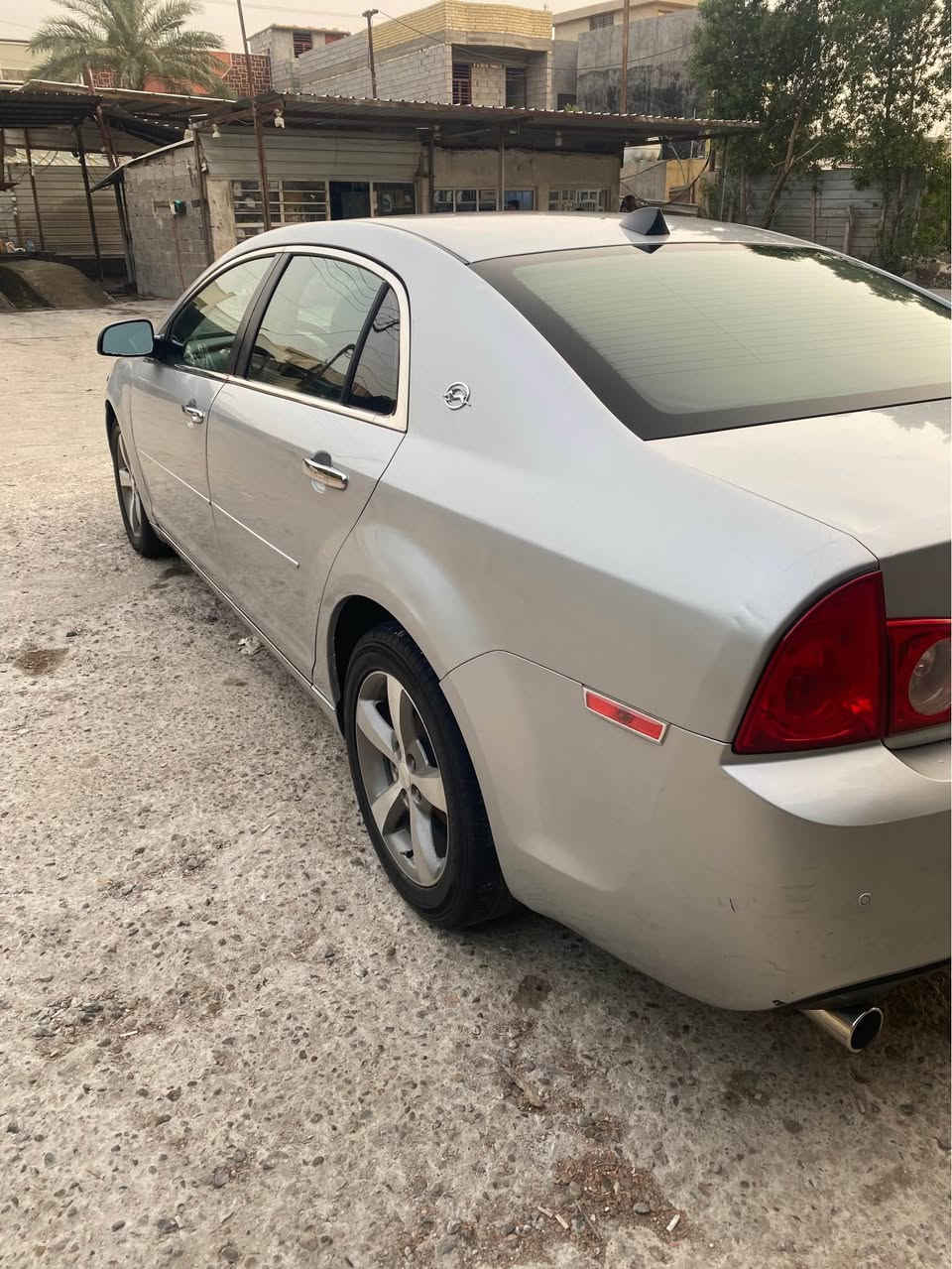 السلام عليكم 
للبيع ماليبو2012LT
مكينه 4سلندر2400
حادث جاملغ وبنيد
بيهه قطع صبغ ابيع احزام 
مواصفات 
كشنات كهرباء +هيترات
شفتات استيرن
حساس خلفي
4دسك
شاشه أندرويد 
منصوبه زنون 
السياره جاهزه
بيهه ملاحضات جدا بصيطه
السعر75وبي مجال *********** بغداد, العراق
