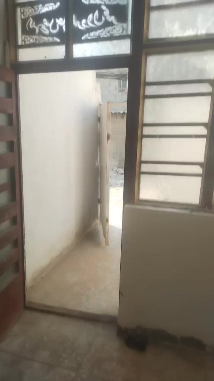 نص قطعه للبيع منطقه الاستكشافات بضهر بانزين خانه الابتسام غرفه واستقبال ومطبخ وصاله وملحقاته رقمي *********** واتساب السعر مناسب
