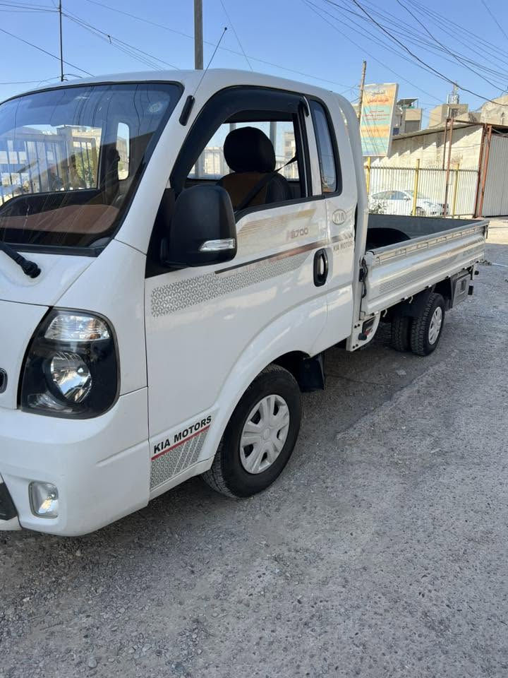 كيا حمل 2700مكفولة كفالةعامة مديل 18 كير مكينة تبريدثلج  شاصي كلة جديدرقم بغداد الماني بسمي تحويل ثاني يوم مكاني بغداد الجديدة السنوية 28 سيارة جاهزة ***********

