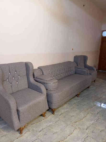 للبيع تخم مقاعد عشر سعر ٦٥٠ قفل وعنوان وعنوان فلوجه يم نهر فليح رقم *********** للإستفسار
