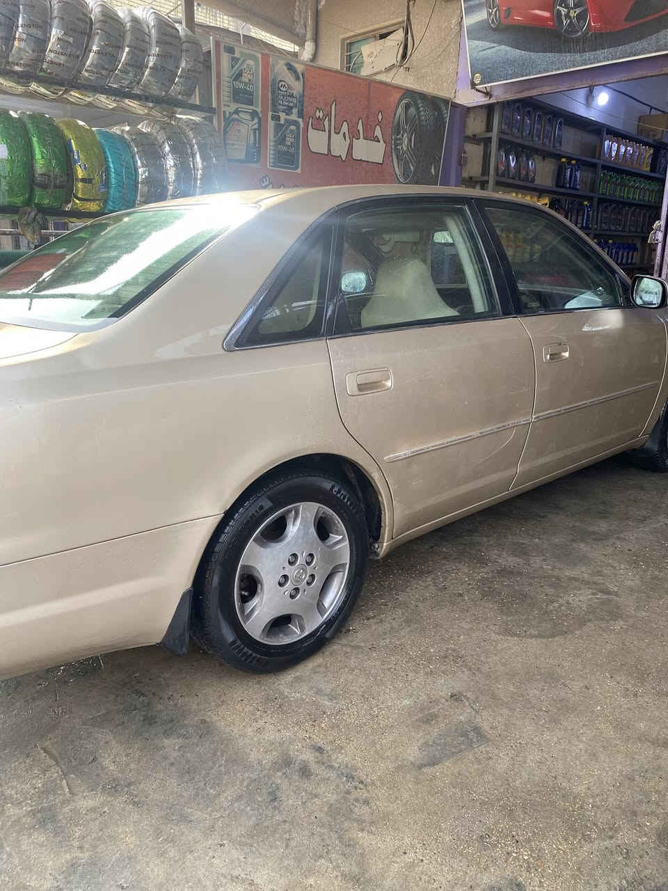 السلام عليكم
لبيع افلون موديل 2004 وارد امريكي طختها بجاملغ امامي مبدل جاملغ والبنيد صفحة اليمنة الجاملغ مصبوغة حزام سيارة فول موصفات فتحة سقف كشن كهرباء وباقي الموصفات معروفة مكينة وكير مكفولات جاهزة من كلشي 
مكان السيارة بغداد 
الرقم ***********
