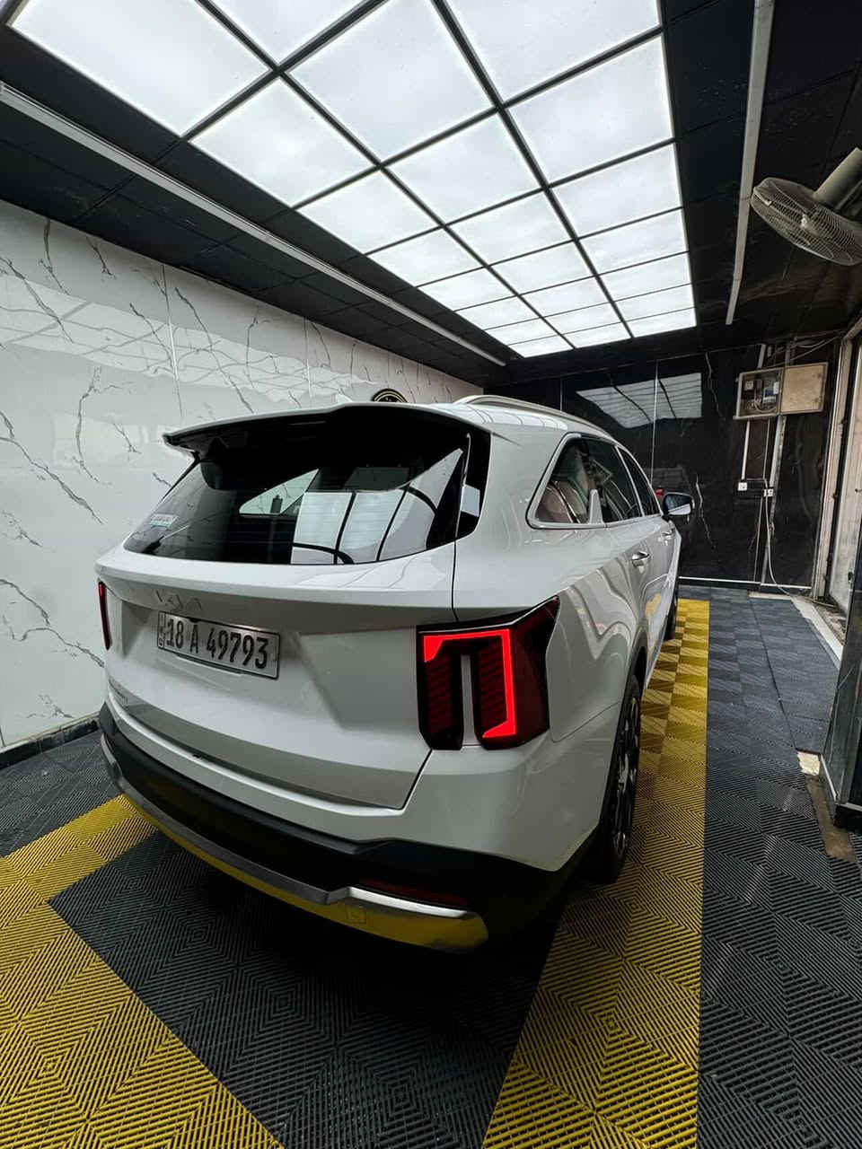 Kia sorento 2025 v6
السلام عليكم 
للبيع سورنتو موديل 2025 محرك v6 
السيارة رقم بابل بأسمي مكانهة بابل
مواصفات السيارة
محرك ٦ سلندر 
بانوراما
٧ راكب  
كشنات كهرباء 
تشغيل عند بعد 
كامرتين 
تبريد ٣ قطع 
ويل 20 
بردات خلفية 
داتشو 
فول حساسات امامي خلفي 
مري شفط 
 السيارة عليهة نانو سيراميك بالكامل مقاوم للخدوش 
السيارة معروضة للبيع مكانهة بالحلة 

واتساب ***********  متوفر وكذلك الماسنجر  اي استفسار اني خادم
