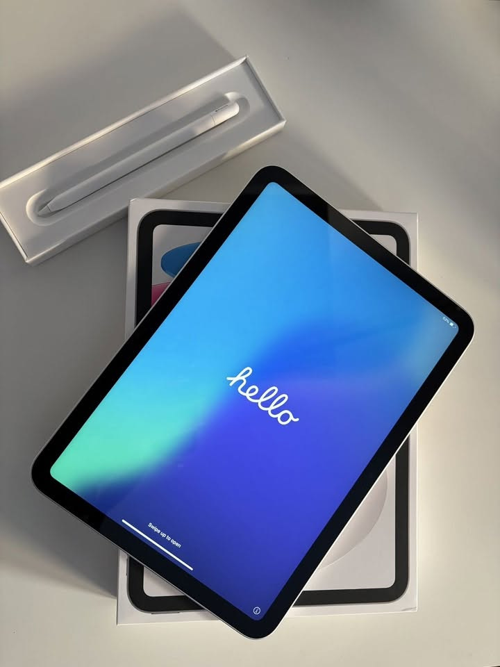 ايباد ابل 10 

نظافة 99% 
ذاكرة 256 gb 
بالكارتون 
وياه الشاحنة الاصلية 
و قلم 🖊️

الجهاز استخدام قليل فقط للدراسة كلش نظيف .

واتساب : ***********
