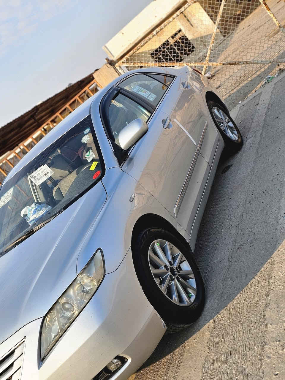 السلام عليكم 
#للبيع_كامري_موديل2008
سياره بيه فقط كارت بارد بالجاملغ لخلفي من جهت اليمين موضح بالصوره والباقي كله مكفول  كير محرك كله بشرط 
تخم تاير جديد صدر جديد رقم سليمانيه دولي هزه جديده تحويل ثاني يوم السياره جديده وحلوه بمعنى الكلمه باقي التفاصيل اتصل ودلل 
#السعر 117 وبيه مجال شي قليل 
هـ*********** غير متواجد على فيس بوك 
عنوان السياره صلاح الدين بيجي
