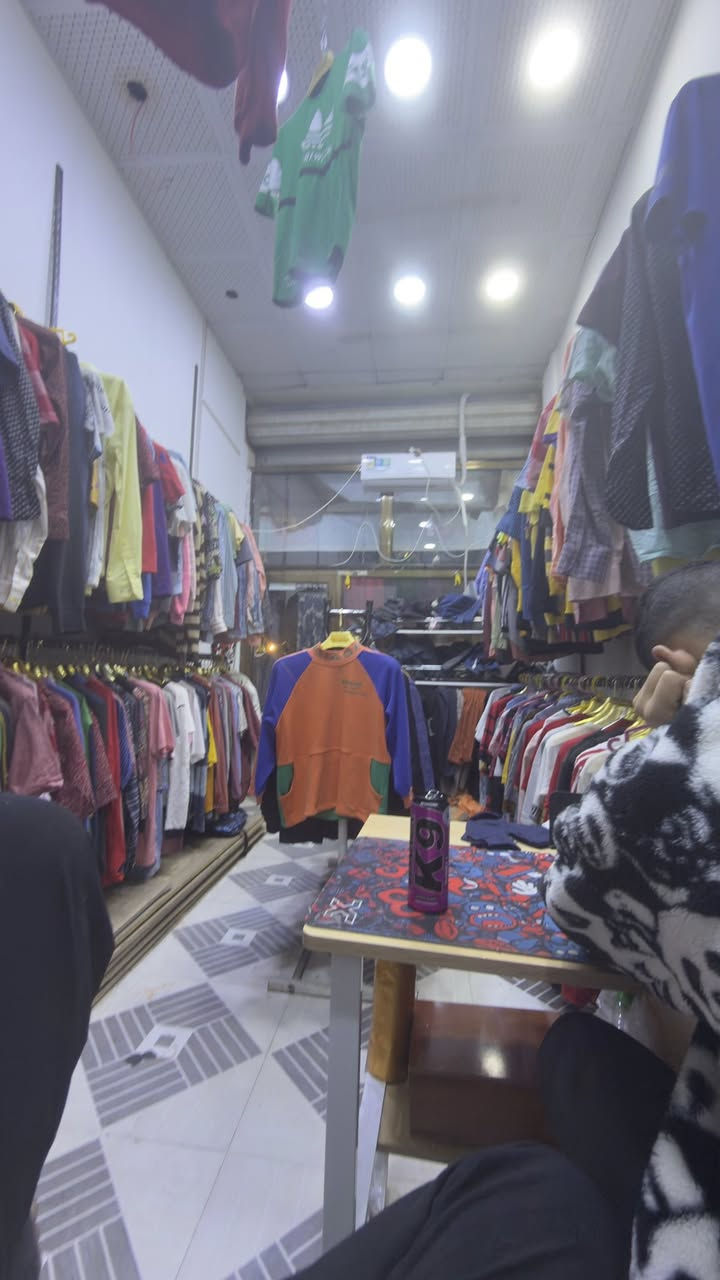 محل ملابس للبيع 
المنطقة البصرة البهادرية
سبب البيع رايدين محل اكبر في نفس المنطقة
*********** السعر خاص
