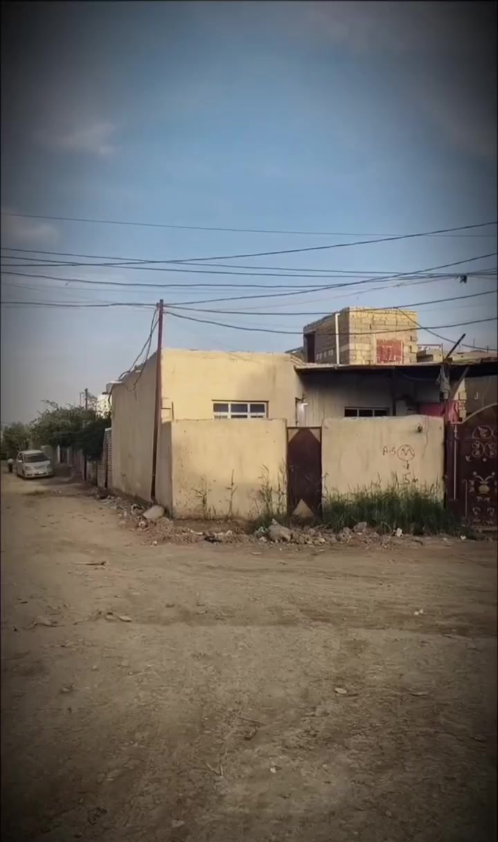 فرصة العمر.......بيت ركن ركن في حي السبل، قريب جدًا على الشارع التبليط العام قريب على المدرسه 
المساحة 120 متر، كامل الخدمات: ماء وكهرباء، والمجاري مقابل باب البيت. 
موقع ممتاز وفرصة حقيقية للسكن أو الاستثمار.
للاستفسار ومعرفة كافة التفاصيل:
راسل الصفحة أو عبر الواتساب
📞 ***********
