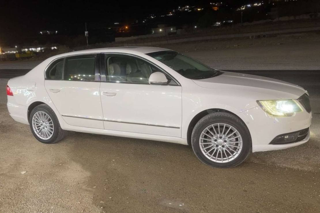 شکۆدا  2015 فول مواسەفات 
کووشن مەساج
کوشن هیتەر
کوشن کارەبای
کوشن خە‌زن
کوشن جلد و ناو زە‌رد‌ 
چە‌تر لە‌ دە‌رگای دواوە‌ بۆ كاتی باران 
ئاوێنە کارەبای 
ئاوێنە ئیشارەت و ژێر لایت
سەیارەکە ۱٦۷ هەزار رۆشتووە 
روبعێکی چەمەلخی 
دوای سەکنو دەرگای دوای سەکن بۆیاخە 
‎
سـعـر : لە کۆمێنت داوابکە ڕاستەوخۆ بۆت دێت 📥 

گێر و مەکیەنەی بەشەرت 
هیچ کێشەیەکی تێدا نییە 

ژمارەی خاوەنەکەی
***********
