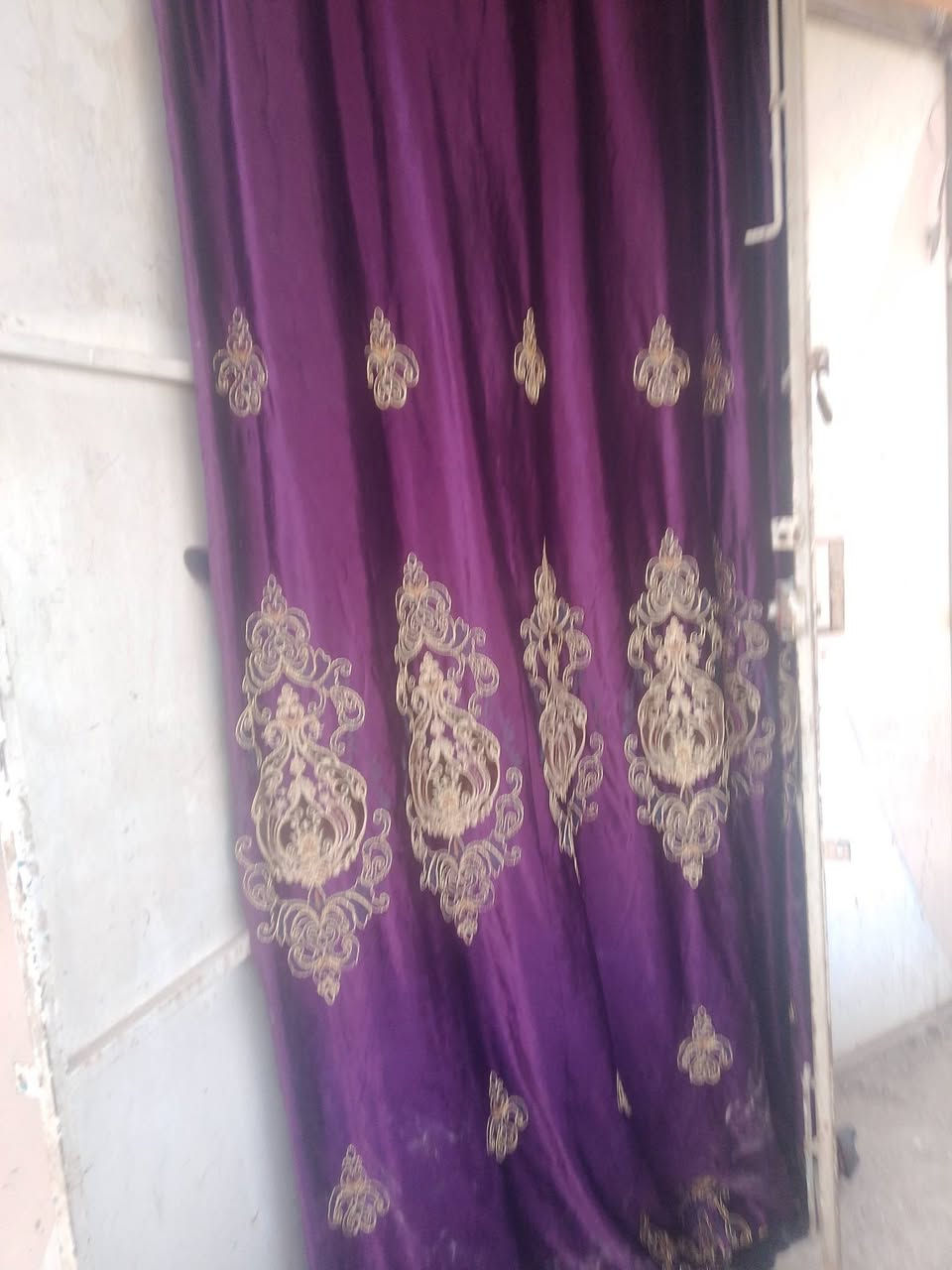 من رخصة الادمن
مجمده الماطور يشتغل والداخل نظيف ابيعه كشر السعر40الف
بردات قديفه عدد2قطعتين مع البواري السعر15الف
مفرش رصاصي يحتاج غسل السعر 25الف
حله شارع 60
***********
***********
