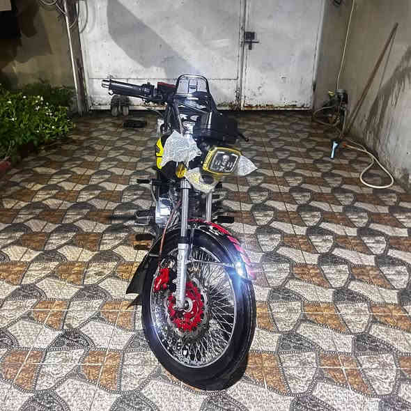 السلام عليكم
دراجة تايكر سولنك ورقة كارتونية دراجة جديدة موديل 2024 دراجة تخبل مال جناي محركهة اذا مفتوح لو ممدودة عليه سبانة اخسرلك الدراجة معدل يخبل دراجة على ايدي مداريها من ناحية الدهن والبانزين عطلات ماكو الله شاهد ورسولة من جبتها لليوم ما وصلت مصلح محرك جديد جمبزة بسيطة ما بيها اي نقص كاملة صوتهة حلو لايت امامي قوي كلش عالي ناصي بيها نشرات بل ماصدة ويم المحرك وعلامة السولنك الامامية ب اختصار دراجة كاملة مكملة سعر 725 وبيها مجال للشراية 
مكاني ديالى بعقوبة السايدين بل قرب من المدرسة الصينية لل اتصال ***********
