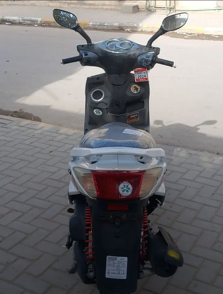 سلام عليكم دراجة سكنس فحل فول نضافة شلعة معدل خير من الله للبيع السعر 800 وبيهة مجال مكاني بغداد الشعب ***********
