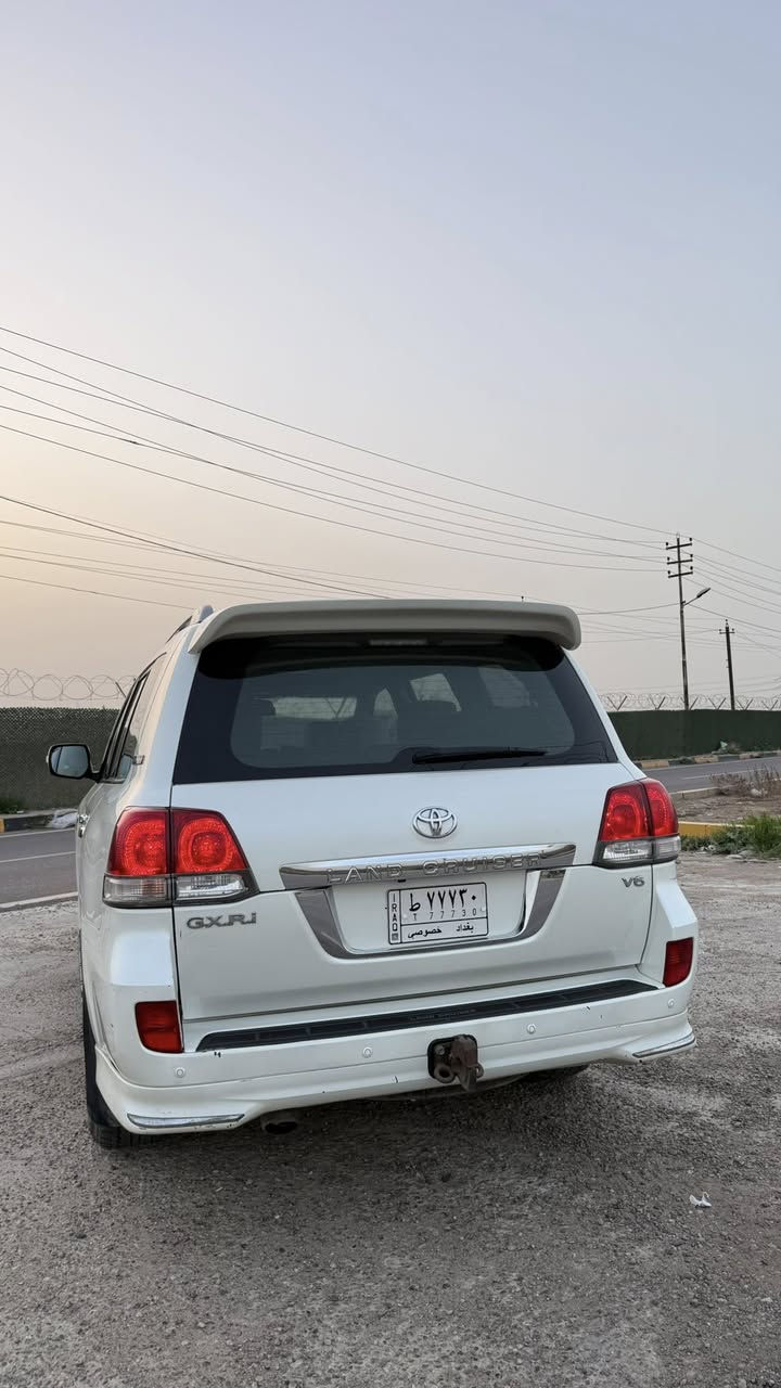 السلام عليكم
لاندكروز للبيع 2011 ستينية خليجي 
مواصفات السيارة :- 
كشن السايق كهربائي 
شاشة ابل كاربلي اندرويد اوتو 
8 ايرباك 
3 قطع تبريد 
بيها ثلاجة 
زراكات لايتات 
محرك 6 سلندر 
باقي مواصفات الستينية معروفة 
ماشية 293 الف كيلو حقيقي 
السيارة كل صيانتها بالشركة نظيفة كلش 
بيها بارد فقط على كد شبر بالجاملغ الايمن الخلفي مرجع بارد باقي السيارة مكفولة كفالة عامة من الصبغ او بارد او تبديل او فتح 

سعر السيارة 330 وبيها مجال بسيط 
مكان السيارة / بغداد - جسر ديالى القديم 
***********
