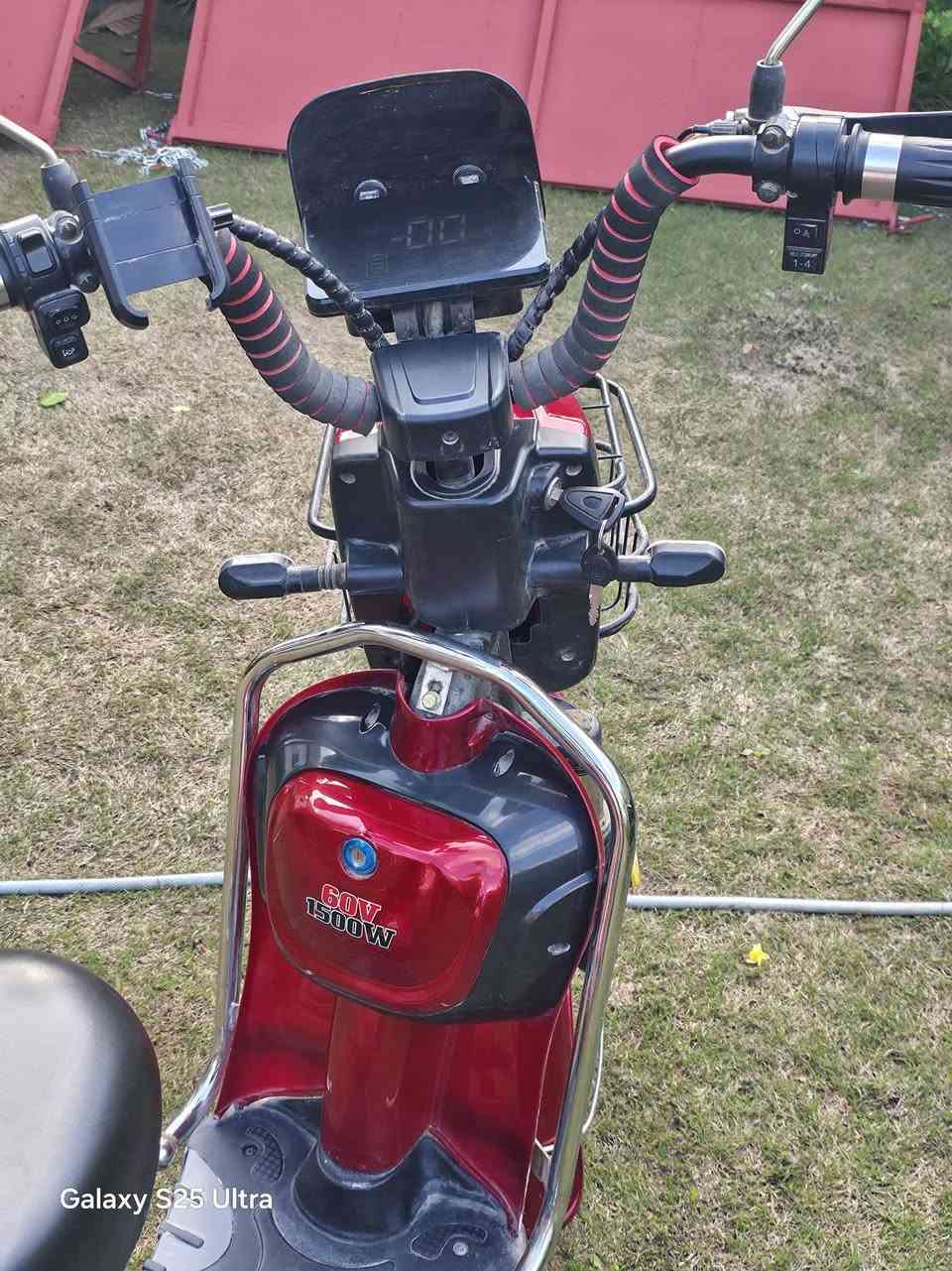 500 وبي مجال قليل 
مكان بيجي 
كله شغال
***********
