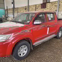 تيوتا هيلوكس. 2015كير اوتماتيك مكفوله رقم بغدادالسعر٢٣٥ وبيه مجال للست...