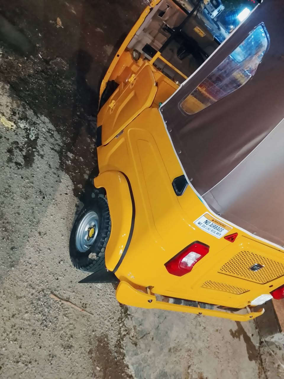 السلام عليكم تيك توك للبيع موديل 22 ماكينه واكسيم خير من الله تيك توك حلوه وجاهزه من كل شيء دوشمه جديده تخون تاير جديد متواجد واتساب مكان بغداد الشعله السعر 8900 ***********
