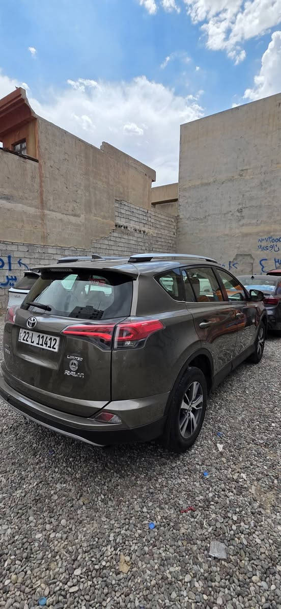 السلام عليكم.
للبيع تويوتا راف فور RAV4 موديل 2018
 بـ144 ورقة وبيها مجال 
خليجي وكالة شركة ساز  فول مواصفات لمتدد 
رقم اربيل الدولي. تحويل مباشر باسمي
محرك ٢٥٠٠
( صبغ جاملغ خلفي وجاملغين امامي - وبيها بارد بسيط )
المكان : بغداد - 
رقم الهاتف : ***********

