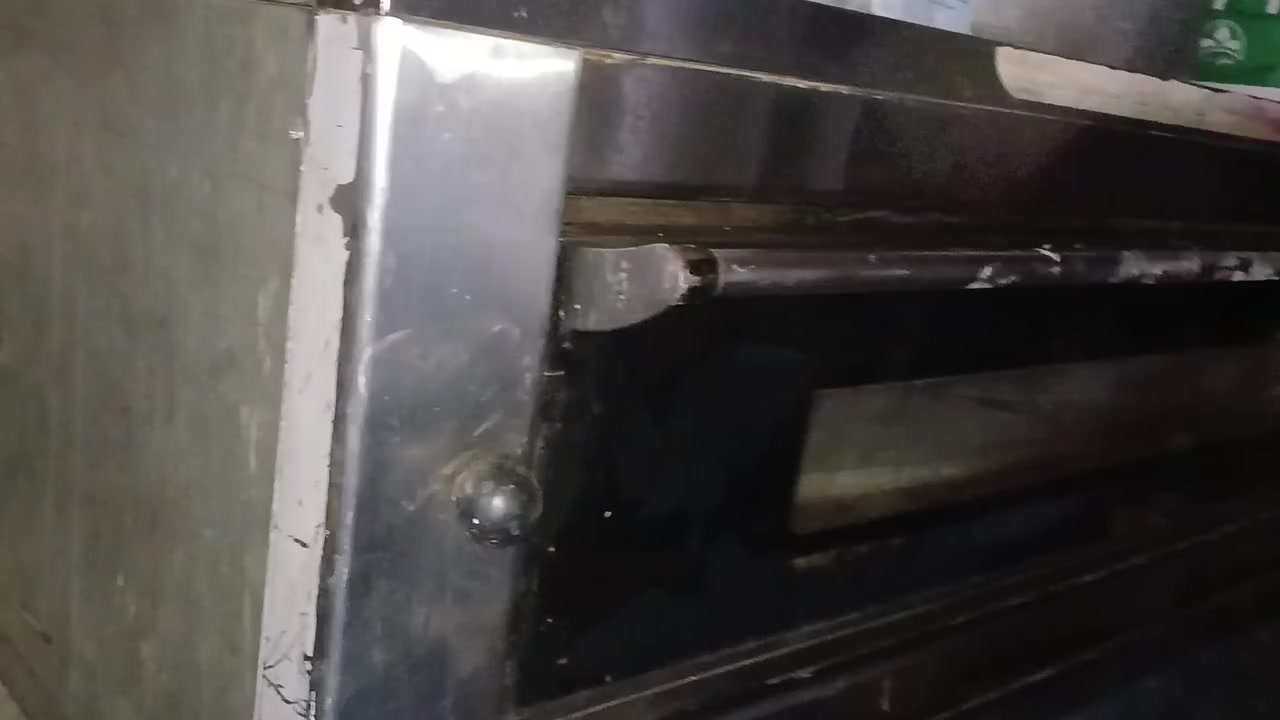 السلام عليكم فرن طابق للبيع
قياس متر و ٣٠ ونزال ٧٠ فرن نضيف وشغال 

كدامكم ***********
