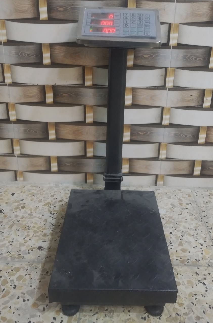 سلام عليكم 
عارضه مطعم سل استيل اصلي مع تايرات لسهولة الدفع
تصلح للكباب او الفلافل 
السعر 280
ميزان يوزن 180كيلو 
السعر 60الف 
ساحبة مطبخ 3سرعات او اناره نضام المس السعر 80الف
العنوان بغداد مدينه الصدر قطاع 11
للتواصل ***********
