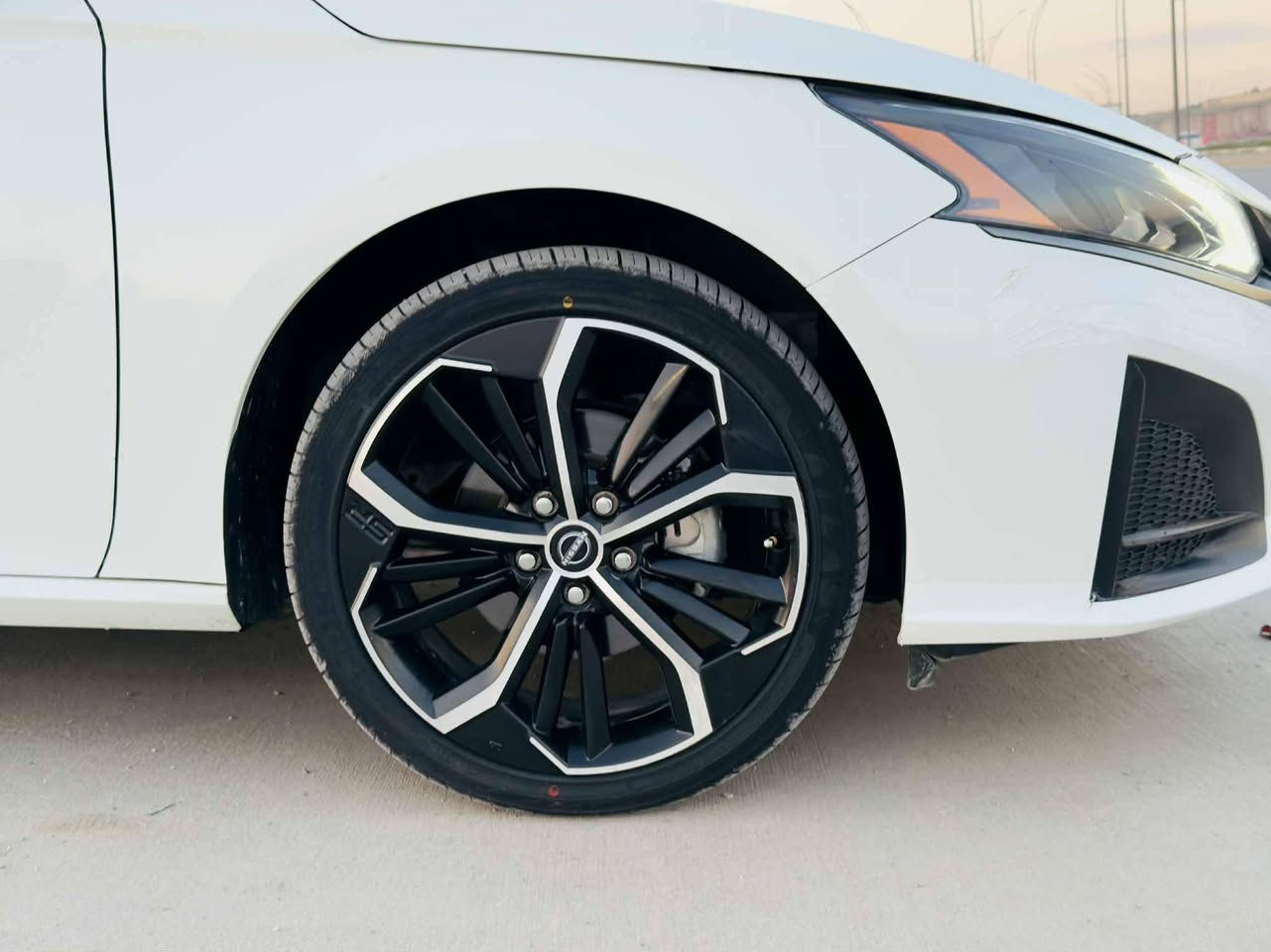 نيسان ألتيما SR 2023

مواصفات جيدة، دفع رباعي (لوك بيلادي). السيارة بحالة ممتازة جدًا ونظيفة.

- البيع بشرط الفحص الكامل، وجميع الأوراق تُنقل باسم المشتري.
- السيارة مضمونة من جميع النواحي.
- فيها 3 قطع مصبوغة، وقطعتان تم استبدالهما.
- الممشى الحقيقي: 77 ألف.

رقم الهاتف: ***********
التواصل عبر واتساب فقط.
