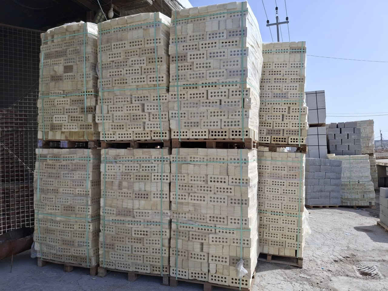 ـــــــــــــــــــــــــــــــ
✨🏗 شركة فهد كركوش للمواد الإنشائية 🏗✨
ـــــــــــــــــــــــــــــــ
🔥 الثرمستون 🔥
① ثرمستون الوطنية — 325
② ثرمستون الحوشان — 315
③ ثرمستون الشمس — 320
④ ثرمستون بلد السلام — 320
⑤ ثرمستون إيراني باروش — 340
⑥ ثرمستون أسد بابل — 365
🧱 البلوك والطابوق 🧱
⑦ بلوك الصناعية 650 مطروح
⑧ بلوك جويبده 600 مطروح
⑯ طابوق عراقي — سعر الألف 185
⑰ طابوق إيراني تغليف وجهات — سعر الألف 450
🪨 السمنت والمواد 🪨
⑨ سمنت عادي فالكون — 105
⑩ سمنت المبروك العادي — 95
⑪ مادة كويتية للثرمستون — الكيس 13 ألف
⑫ مادة سيراميك — الكيس 3500
⑬ جص فني خور شيد — الطن 85 ألف
⑭ سمنت أبيض إيراني — الطن 185
⑮ بورك ميزان عراقي — الطن 80
🚧 خدمات إضافية
✔️ يتوفر كرين لرفع المواد 
📍 العنوان: البصرة — ساحة سعد مقابل مستشفى الجمهوري
📞 هاتف مسؤول المبيعات: ***********
ـــــــــــــــــــــــــــــــ
