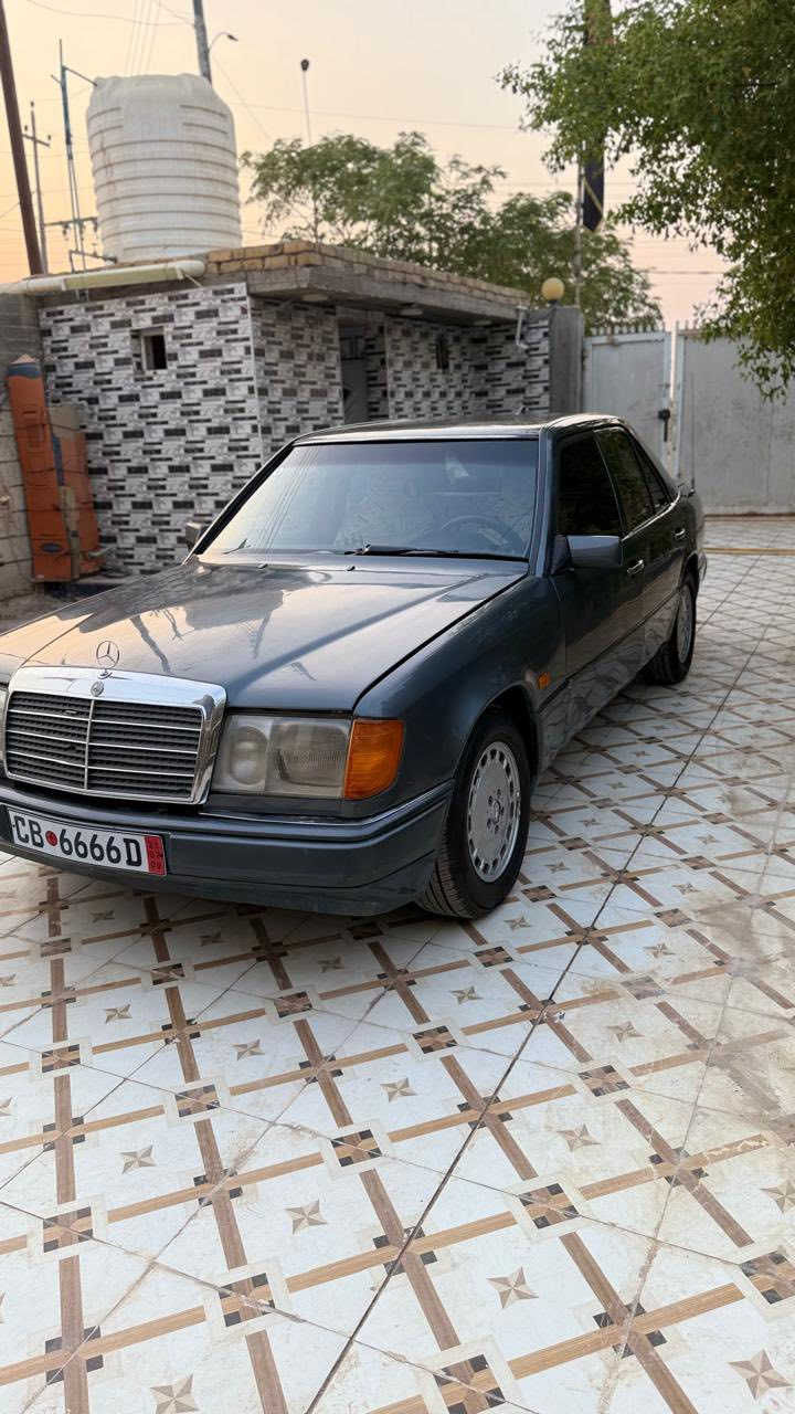 السلام عليكم
مارسدس موديل 87 
رقم بغداد دولي 
سياره جديده وجاهزه 
تبريد ثلج 
حداديه مكينه 2500
طخم تاير جديد  
ما ناقصها اي شي 
السعر 60
العنوان ذي قار سوق الشيوخ ناحية الطار
***********
