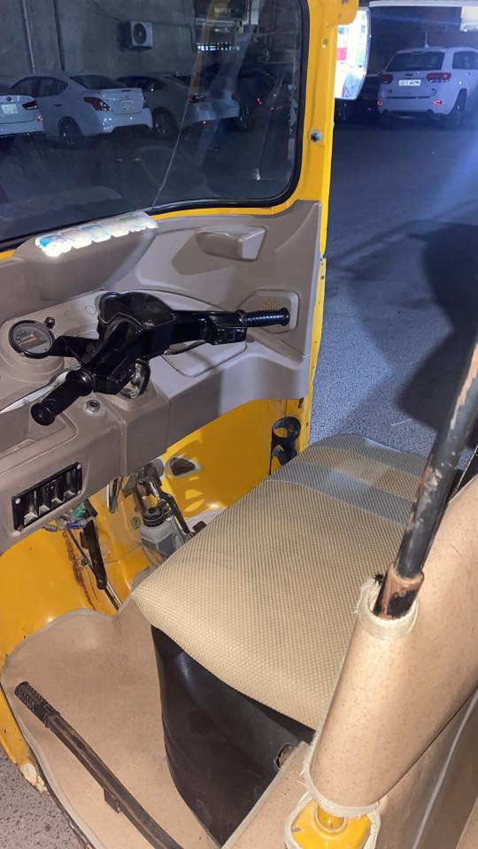 سلام عليكم تكتك باجات لبيع السعر سته وربع وبيه مجال المكينه مجفته تجفيت شركه المكان الصمعي الجديد الرقم ***********
