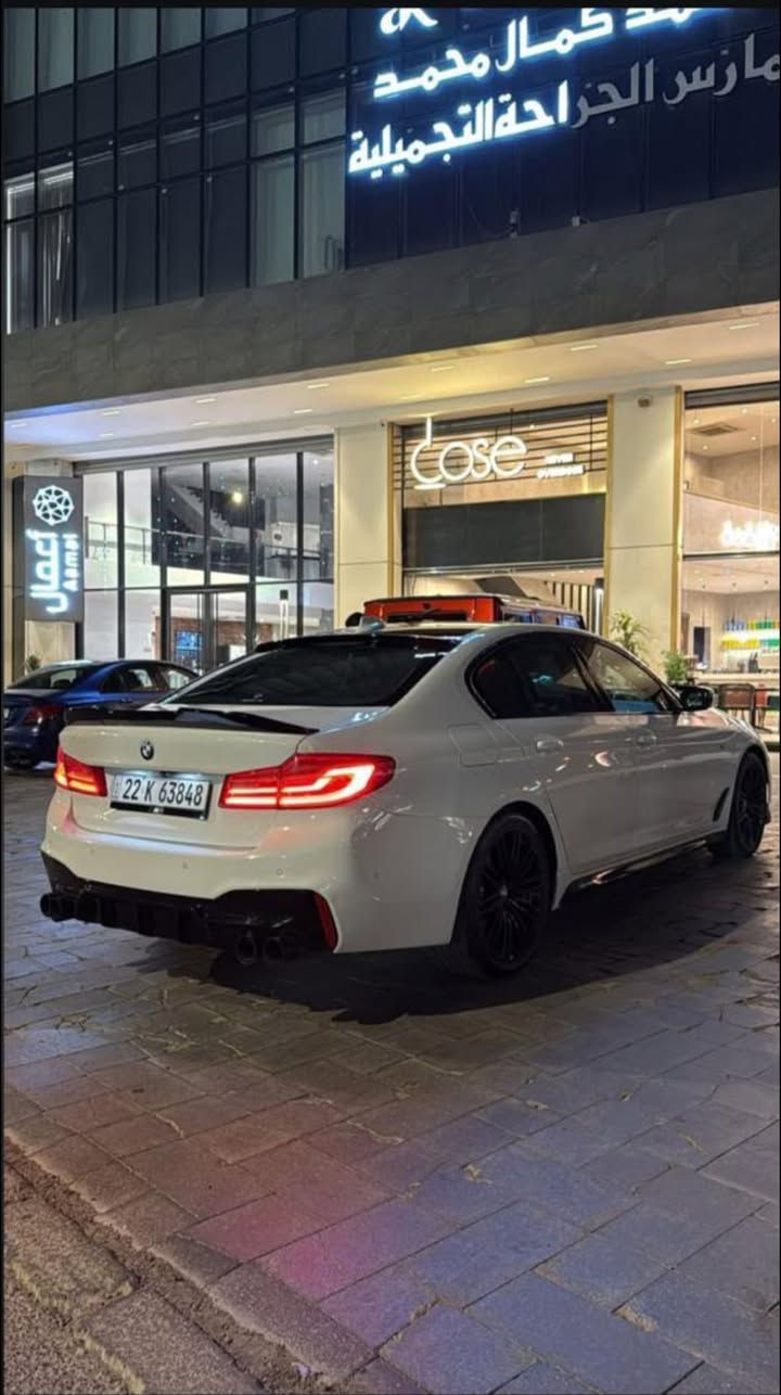 540i 2019 كلين تايتل
دفع خلفي
ماشيه ٦٢ الف ميل
فول مواصفات
كشنات تدفئه وتبريد ومساج
خمس بردات
داتا شو
بيبان شفط
كشنات ٧٠٠ الكبار
وباقي المواصفات المعروفه
عليها برمجه بوبكورن يم منتظر اوتو وكل سيرفسها وصيانتها يم منتظر اوتو 
السياره قبل فتره سويتلها بولش وحمام وبدلت صدر جديد كامل ودسكات وفلنجات وتخم تايرات
مكانها بغداد المنصور
السعر 32000$
***********
